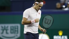 Федерер се справи много трудно със Симон и е на крачка от финала в Базел + ВИДЕО