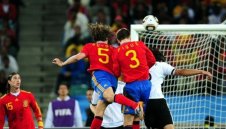 Октоподът Паул и Карлес Пуйол пратиха &quot;Ла Фурия&quot; на финала