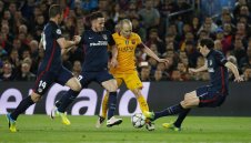 Китайци изкушават Иниеста с милиони 