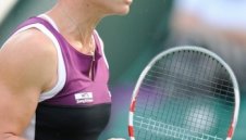 Сам Стоусър с трудна победа на старта в Осака