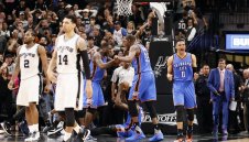 Тъндър изравни на Сан Антонио с помощ от съдиите