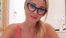 Занимание под карантина: Най-пищната журналистка е мечта за всеки мъж + ГАЛЕРИЯ