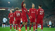 Заражда се нов звезден тризъбец на Ливърпул