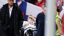 Кристиан Ериксен от болницата: Няма да се предам