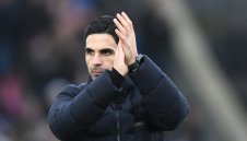 Арсенал остана без леви защитници за "остриетата"