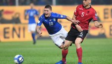 Верати намигна на "старата госпожа"