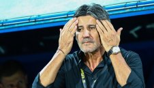 Нов проблем за Левски и Костов