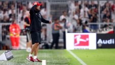 Бартън напомни за себе си: Клоп е гигантска германска мажоретка