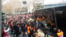 Замеряха автобуса на Юве с камъни + ВИДЕО