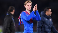 Ман Юнайтед се надява да уреди Де Йонг по-евтино