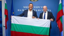Министър Керязов пожела успех на Цанко Цанков преди опита му да преплува Ламанша