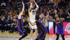 Голдън Стейт помете Лейкърс, Милуоки уволни треньора