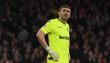 Владо Стоянов: Постоянно се пропукваме в защита, можеха да ни мушнат 15 гола + ГАЛЕРИЯ