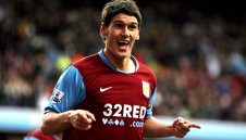 Рекордьор от Висшата лига ще играе за 11-о дивизионен тим