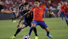 Аржентина и Чили спукаха топката без Меси