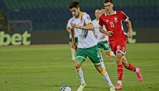 Илия Груев титуляр за първи път за Лийдс