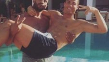 Бисери на седмицата: С кой мъж се гушка Роналдо