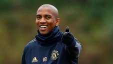 Рома се готви да отмъкне Ашли Йънг от Юнайтед