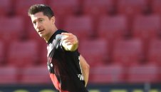 Левандовски пак иска да се маха от Байерн?