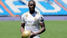 Голям удар за Реал! Загуби Менди за цял месец