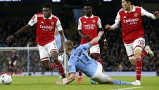 "Граната"  на Арсенал "виси" до последно