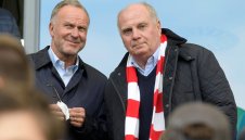 Бирен дъжд: Фенове на Дортмунд се гаврят с Хьонес и Румениге