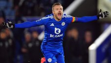 Ван Нистелрой вдъхнови Лисиците за победа в дебюта му