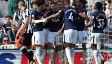 Тотнъм тръгна с победа