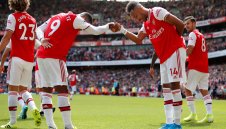 Арсенал иска нови договори за Лаказет и Оба, но без да им вдигне заплатите