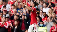 Юнайтед предлага нов договор на Бруно, удвоява му заплатата