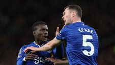 Евертън получи невиждан червен картон, но шокира Ман Юнайтед насред Олд Трафорд