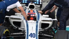 Кубица завъртя 100 обиколки на „Яс Марина“