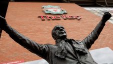 В Англия спасяват клубовете от Висшата лига от фалит