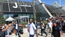 В Юве се забавляват и прехласват по Погба