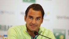 Федерер хвърли много пот, но ще играе на финала в Истанбул