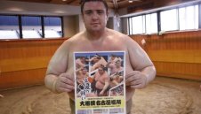 Аоияма с 6-а поредна победа