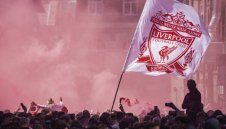 Ответна реакция! Ливърпул иска извинение за обвиненията към феновете заради Париж
