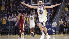 След 941 дни! Клей се завърна със 17 точки и мощна забивка