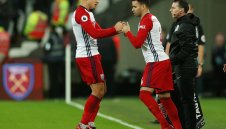 Играч на Уест Бромич се бие с фенове