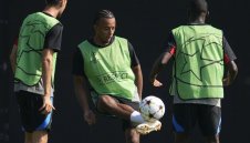 Сравнявали нов бек на Барса с Кафу