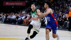 Шампионът в Евролигата се измъкна в Истанбул след нова драма с Ефес