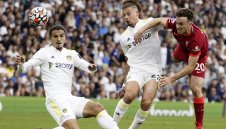 Клоп си пада по халф на Лийдс, вади милиони за него