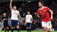 Ювентус се включва в битката за Кавани