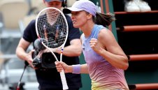 Швьонтек потегли с чиста победа към четвърта поредна титла в Париж