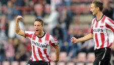 ПСВ и Аякс врътнаха 2:2 в жива касапница