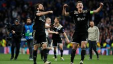 Барса се страхува само от Байерн в покера за Де Лихт