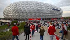 Ще събира ли "Алианц Арена" 100 000 души?