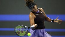 Наоми Осака набира скорост, ще играе за титлата в Оукланд