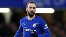 Юве намери желаещ извън Италия: Чуковете връщат Игуаин в Англия