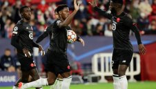 Арсенал напира за "пес" в луда форма